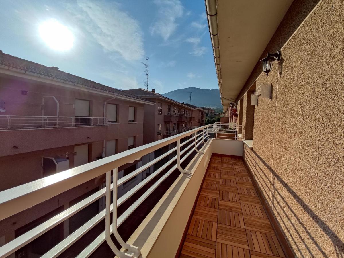 Acogedor Apartamento Junto A La Plaza Villasana de Mena Kültér fotó