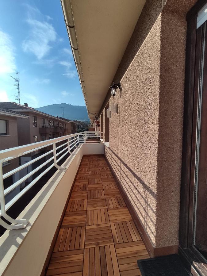 Acogedor Apartamento Junto A La Plaza Villasana de Mena Kültér fotó